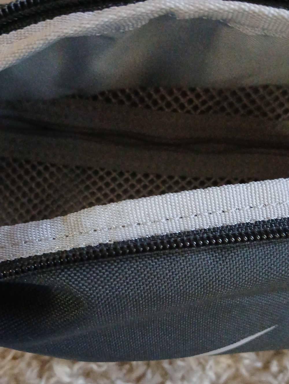 NWT NIKE BELT BAG/CROSSBODY - Picture 5 of 7